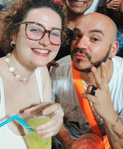 Na Folia: Alycia Barbosa e o Fotógrafo Moisés Sagaz