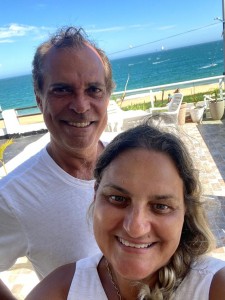 O Casal Margarete Monteiro Pinto e Douglas Jay Moraes comemorando Bodas de Algodão Doce, 3 Meses de Casados na Praia da Azeda, em Búzios
