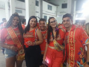 O Casal do Verão SJB 2023 Junto aos Amigos: Marcelle Terra, Carlos Alberto de Sá Viana e Gabriela Hintz