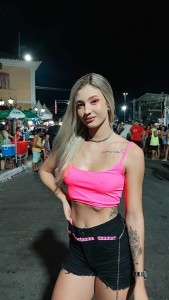 GATA CIRCULANDO NA FOLIA: Cailane Amaral