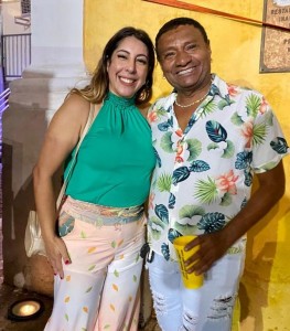 Prefeita Carla Caputi e Este colunista na Noite de Encerramento do Carnaval SJB, no sábado (25).