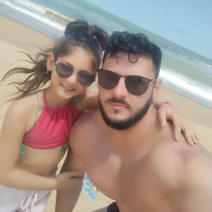 A Pequena Nicolly Machado Cardoso na Praia de Grussai com o Belíssimo pai José Renato Brandão