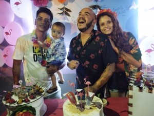 Moisés Sagaz entre os amigos: Filipe Miguel, Lorenzo Miguel e Nathalia Nogueira