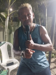 Cantor Henrique Magalhães no ChurrasKalé