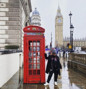 Ex-Maneca Milena Velasco, em curtição por Londres