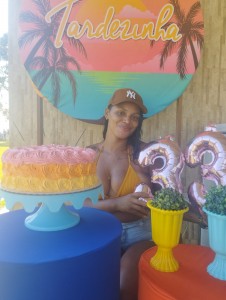 Aniversariante Priscila Miguel Festejando, em seus 33 anos