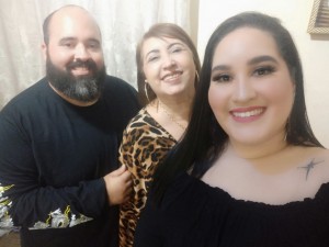 A mamãe Aparecida Costa, entre os amados filhos David da Costa Araújo Danielle Araújo Aquino