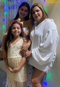 Patrícia Chagas com as filhas Antonella e Rafaela