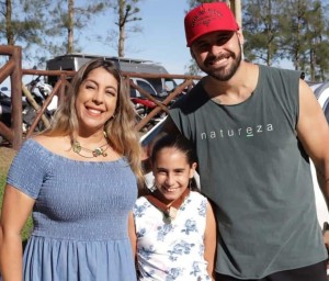 A Prefeita Carla Caputi com a filha Marihá e o maridão Igor Manhães