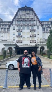 Curtindo o Friozinho de Petrópolis, os Queridos: David Araújo e Layla Araújo no Palácio Quitandinha.