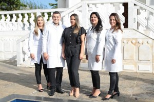 Keth Fernandes Miranda ( Coordenadora de Urgência e Emergência), Pedro Bastos (Subsecretário de Saúde), Arleny Valdés (Secretária de Saúde), Geisa Segundo (Coordenadora de Enfermagem) e Luziane Ambrósio (Coordenadora de Atenção Básica)