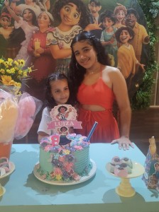 Luiza Marcelino em festa de 08 aninhos ao lado da irmã Laura Marcelino