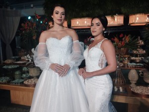 Apresentação com Vestido de Noiva durante a festa com as Modelos: Yasmim Bedin é Mariana Siqueira